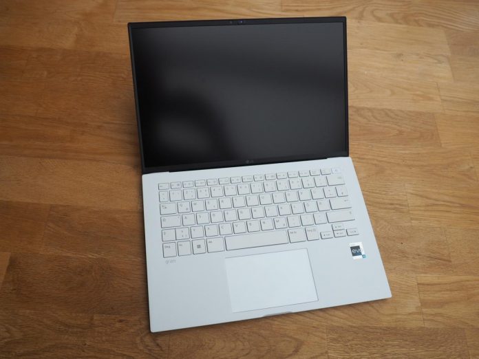 LG Gram 14″ Thin Laptop (2022) 11th Gen i3 8GB RAM 256GB SSD for $389